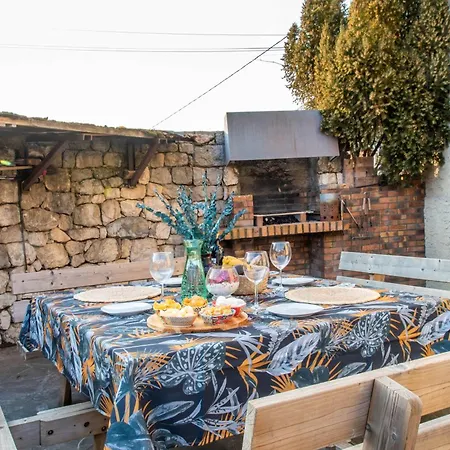 בית נופש La Ferme Du Chateau Venon (Isere)